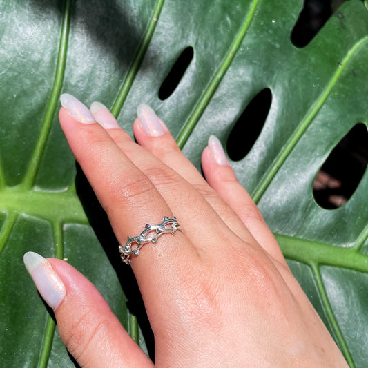 Thornline Ring