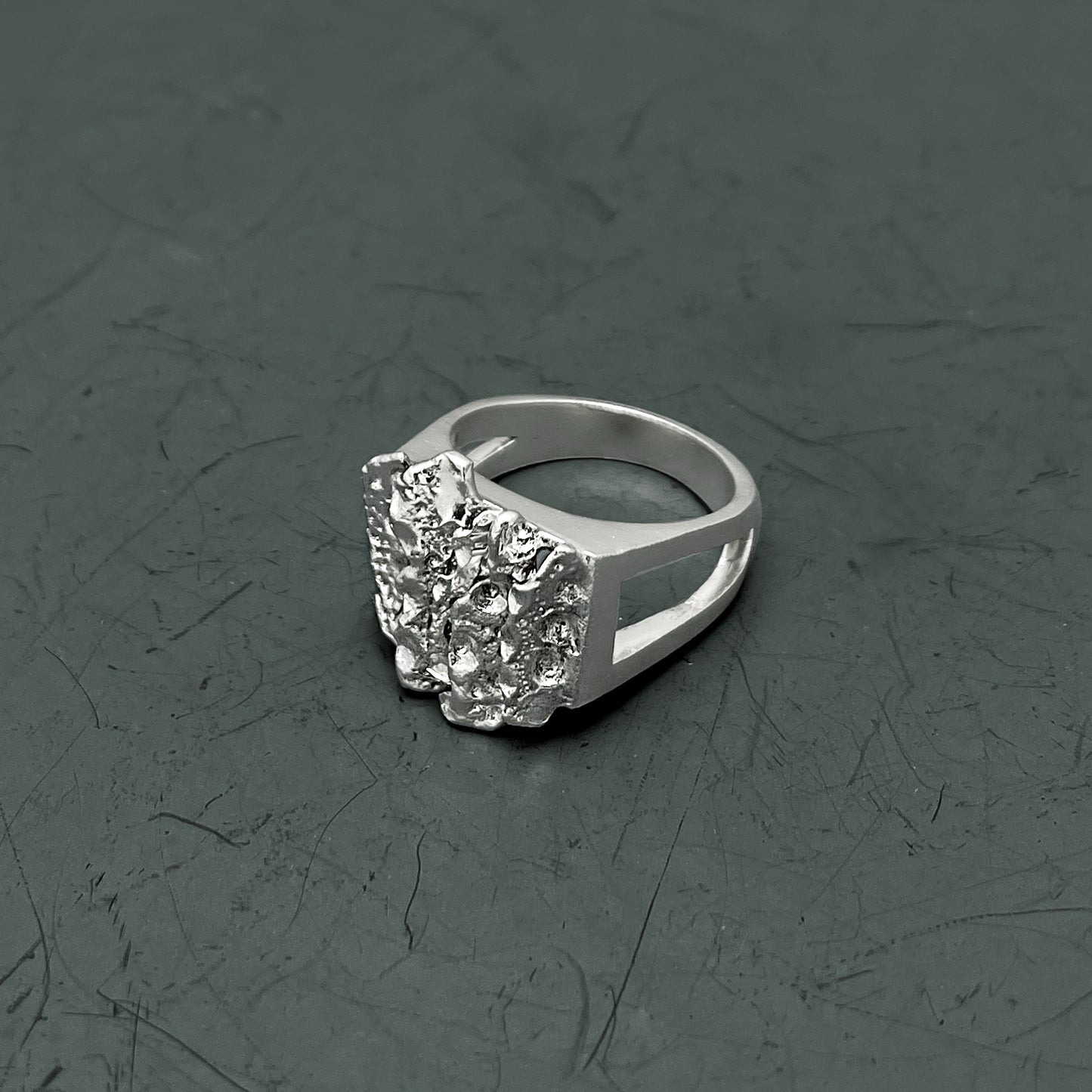 Unira Signet Ring