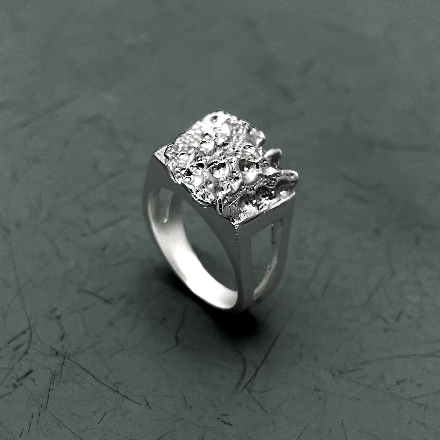 Unira Signet Ring