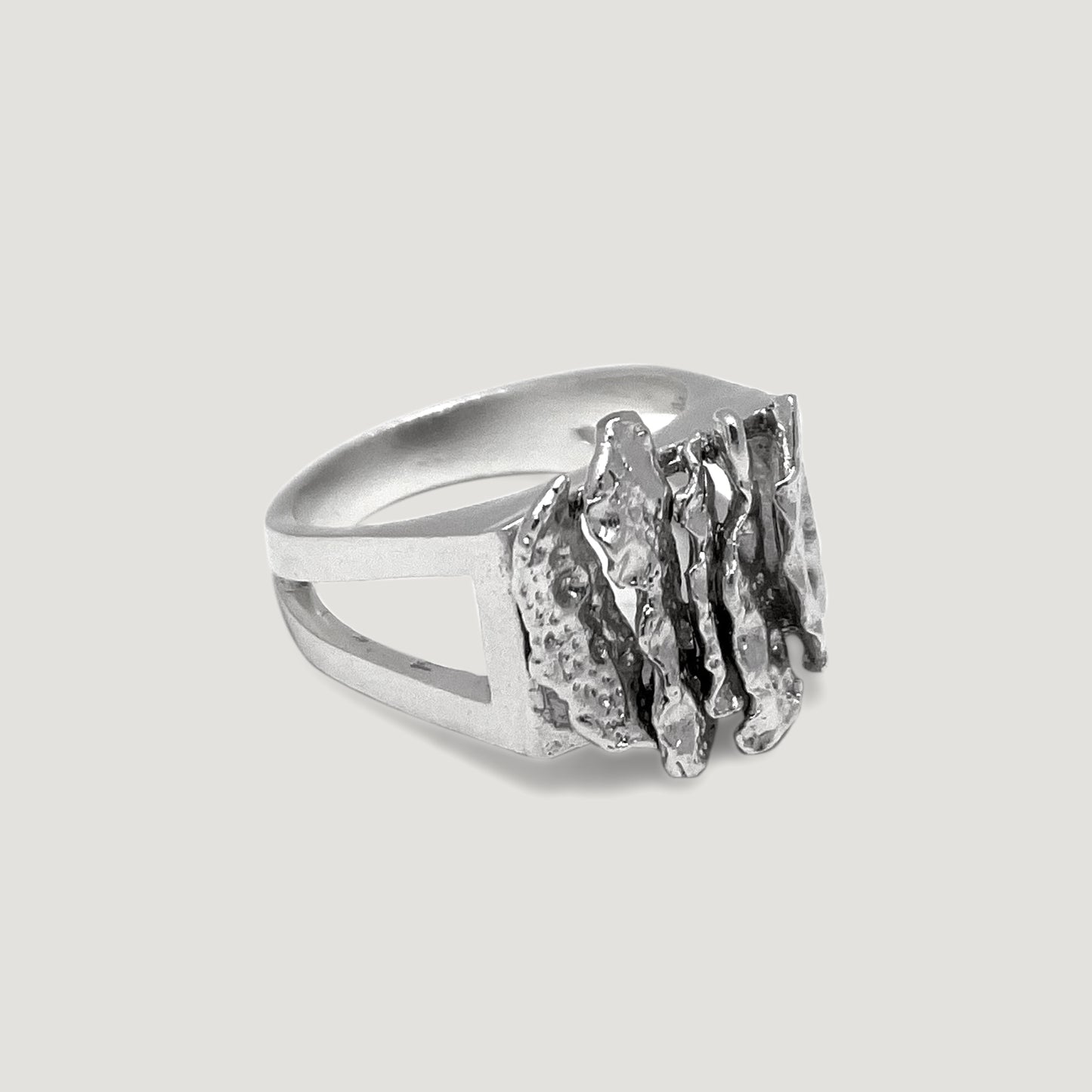Unira Signet Ring