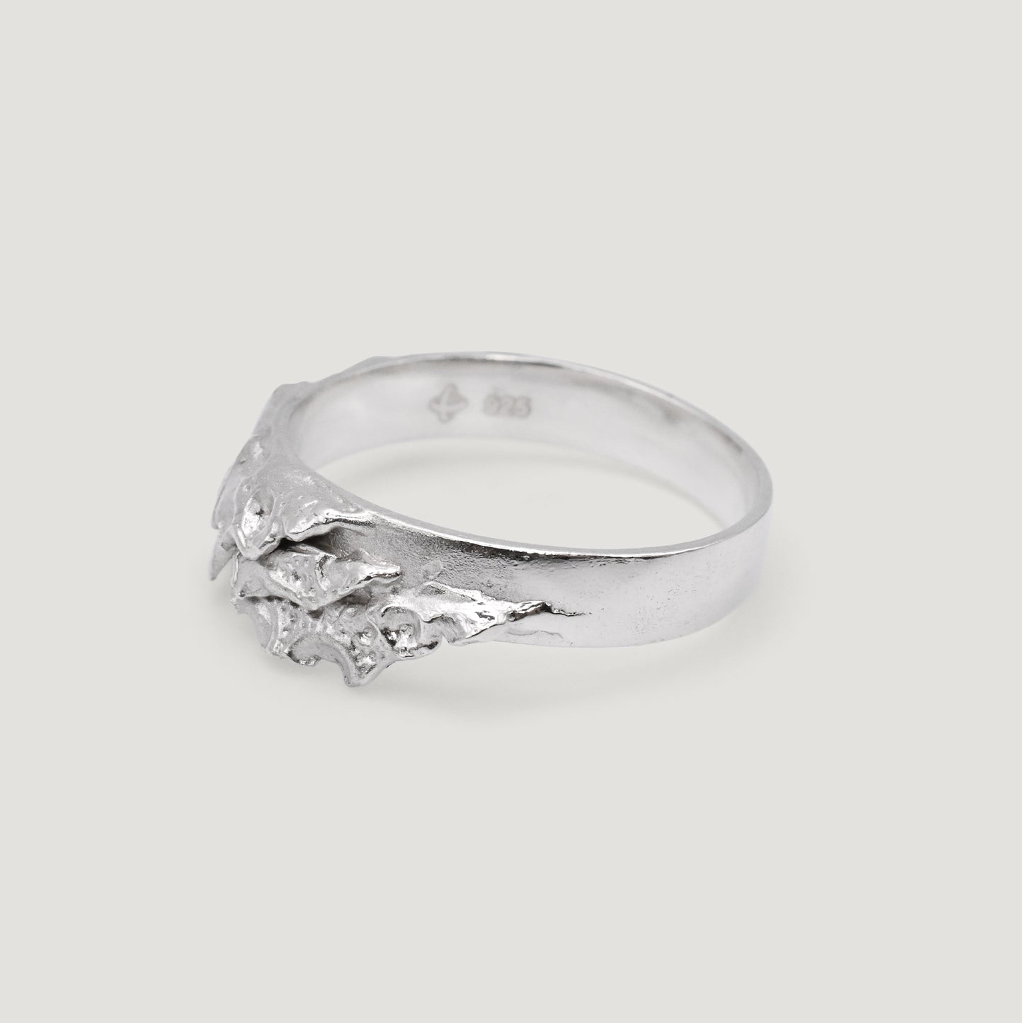 Unira Band Ring