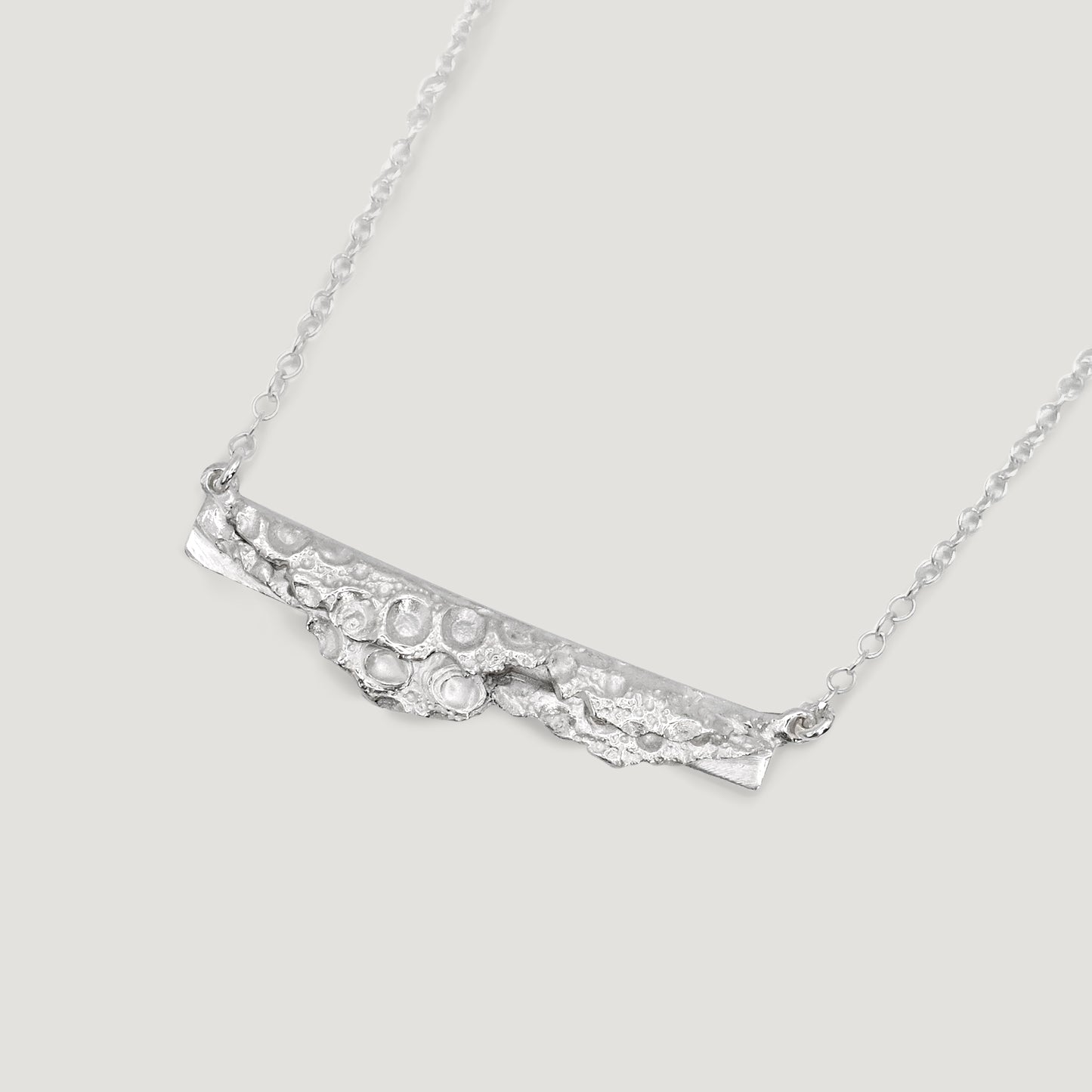 Unira Bar Necklace