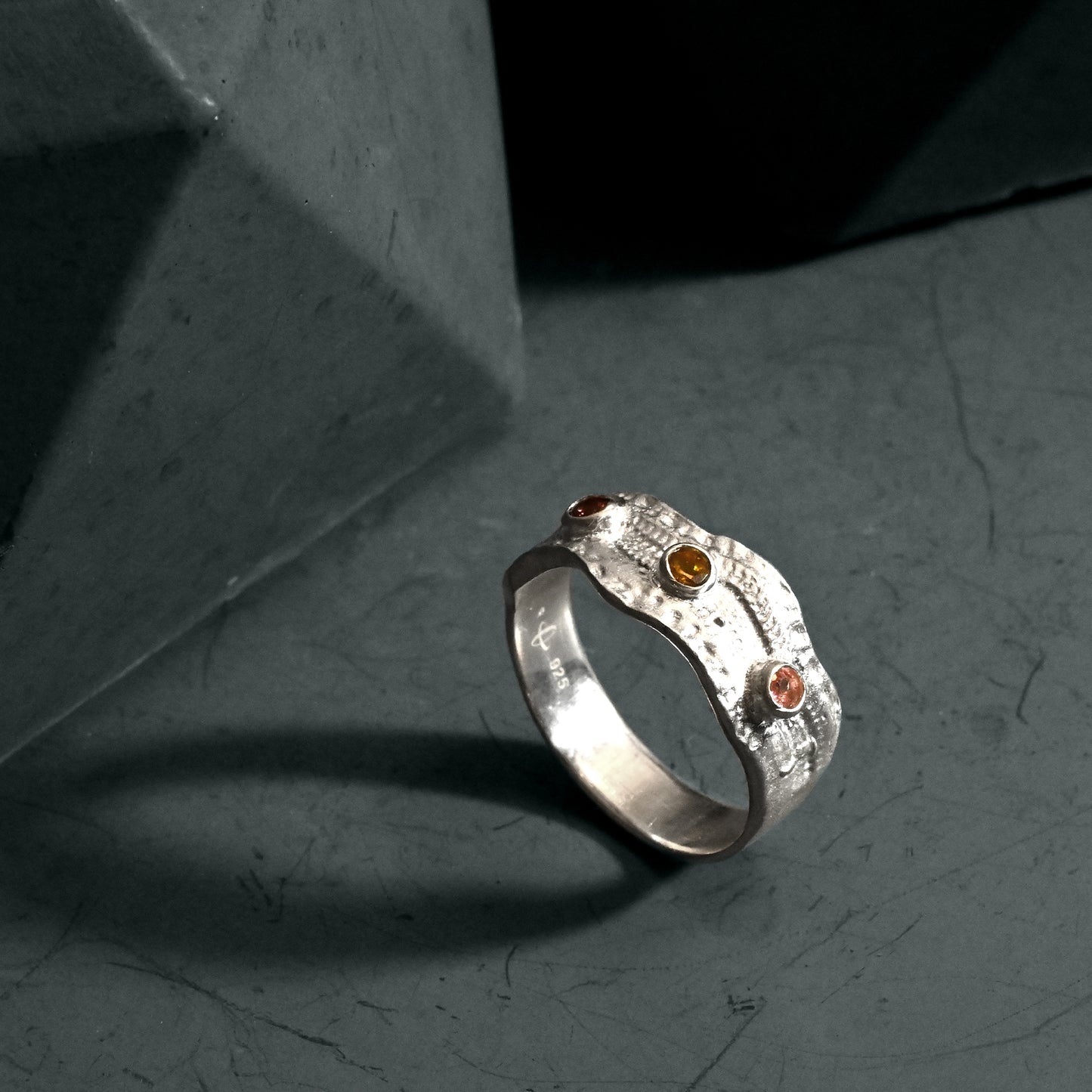 Trilo Band Ring