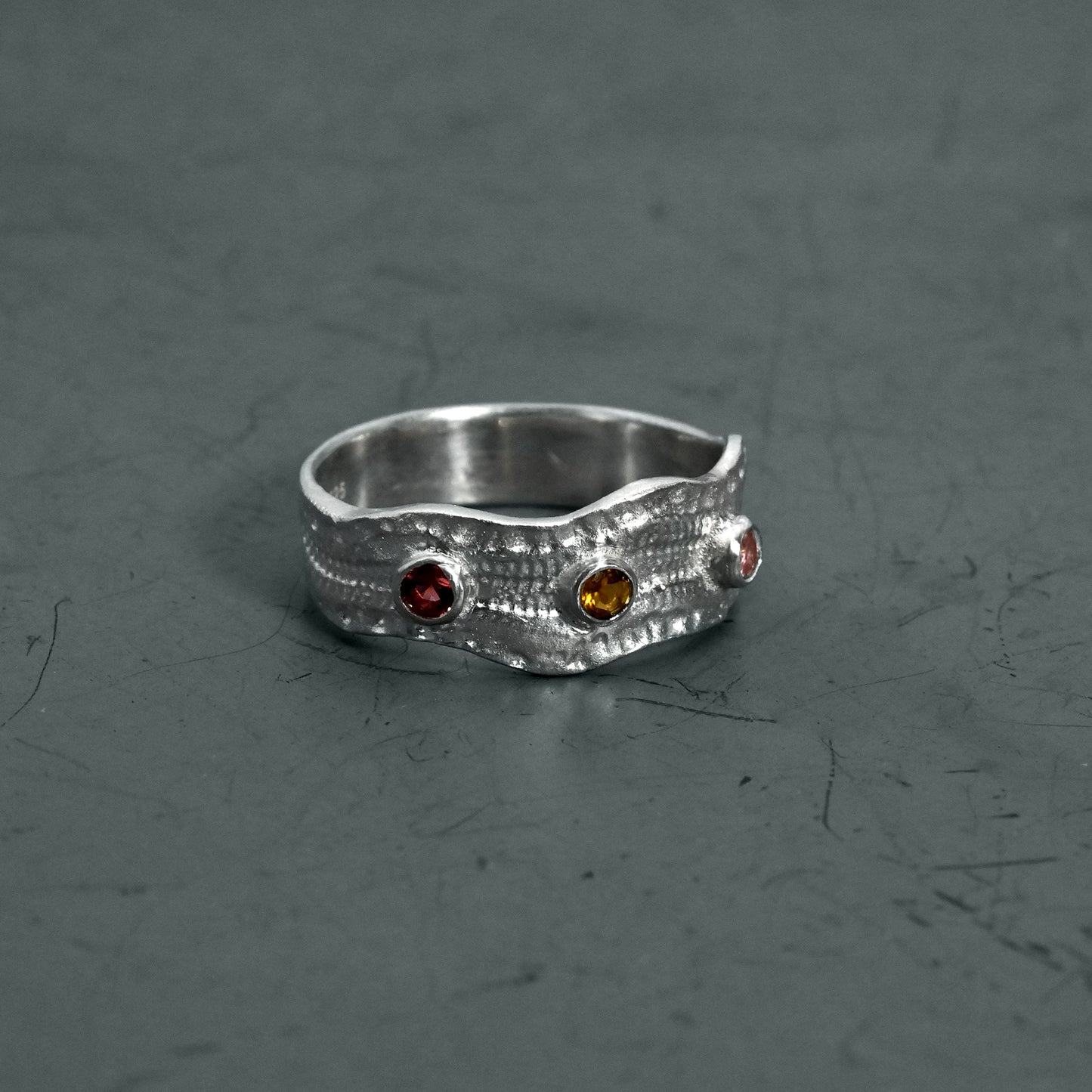 Trilo Band Ring
