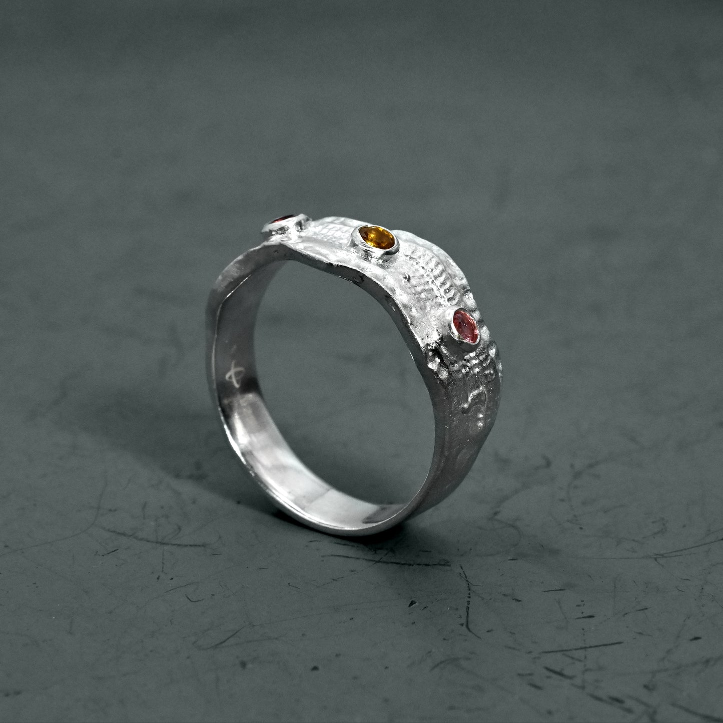 Trilo Band Ring