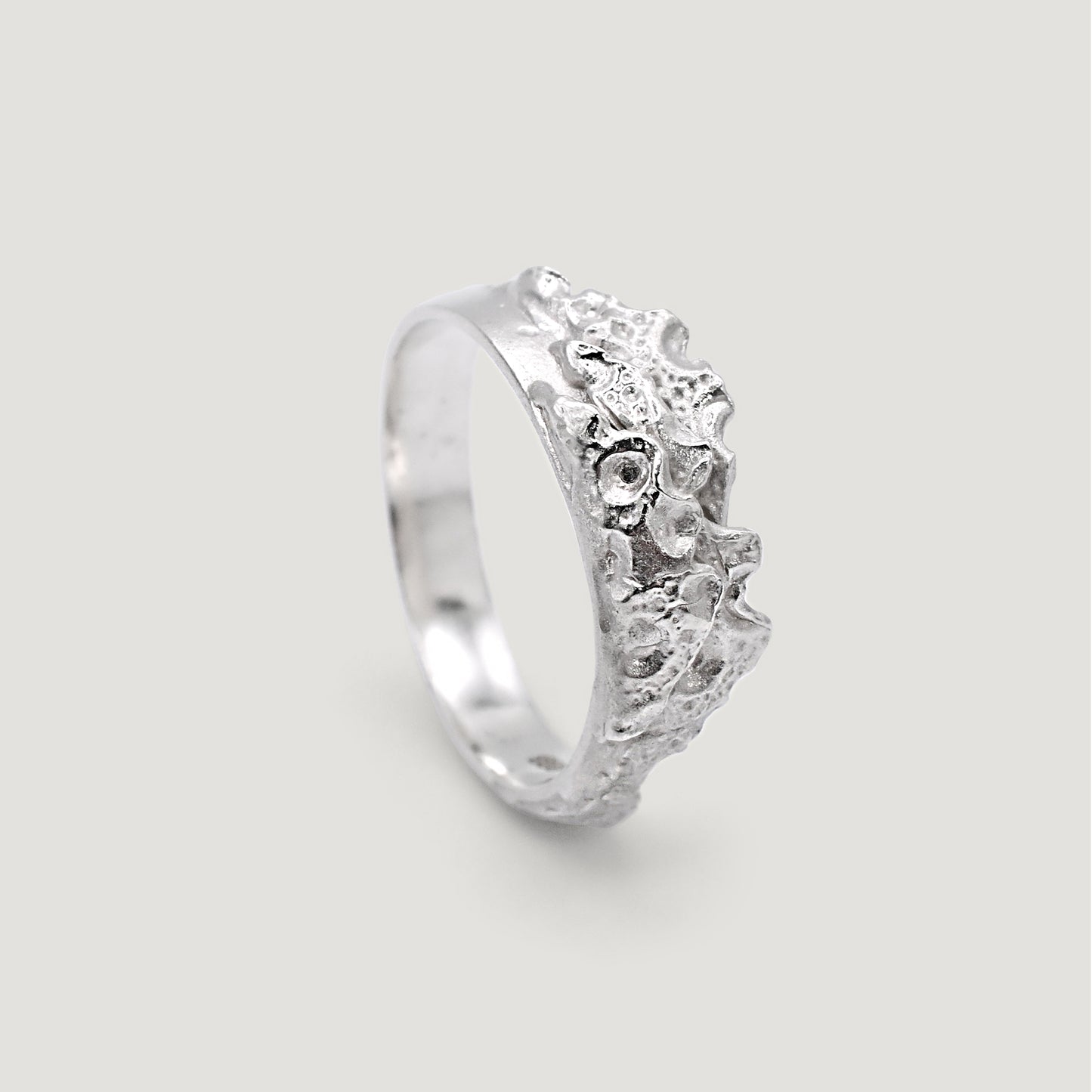 Unira Band Ring