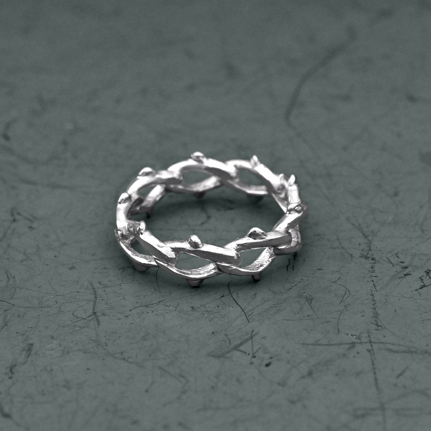 Thornline Ring