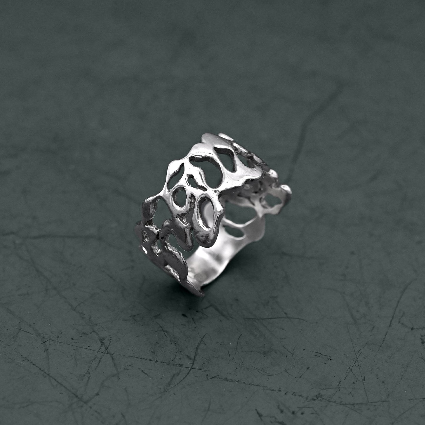 Letgo Molten Band Ring