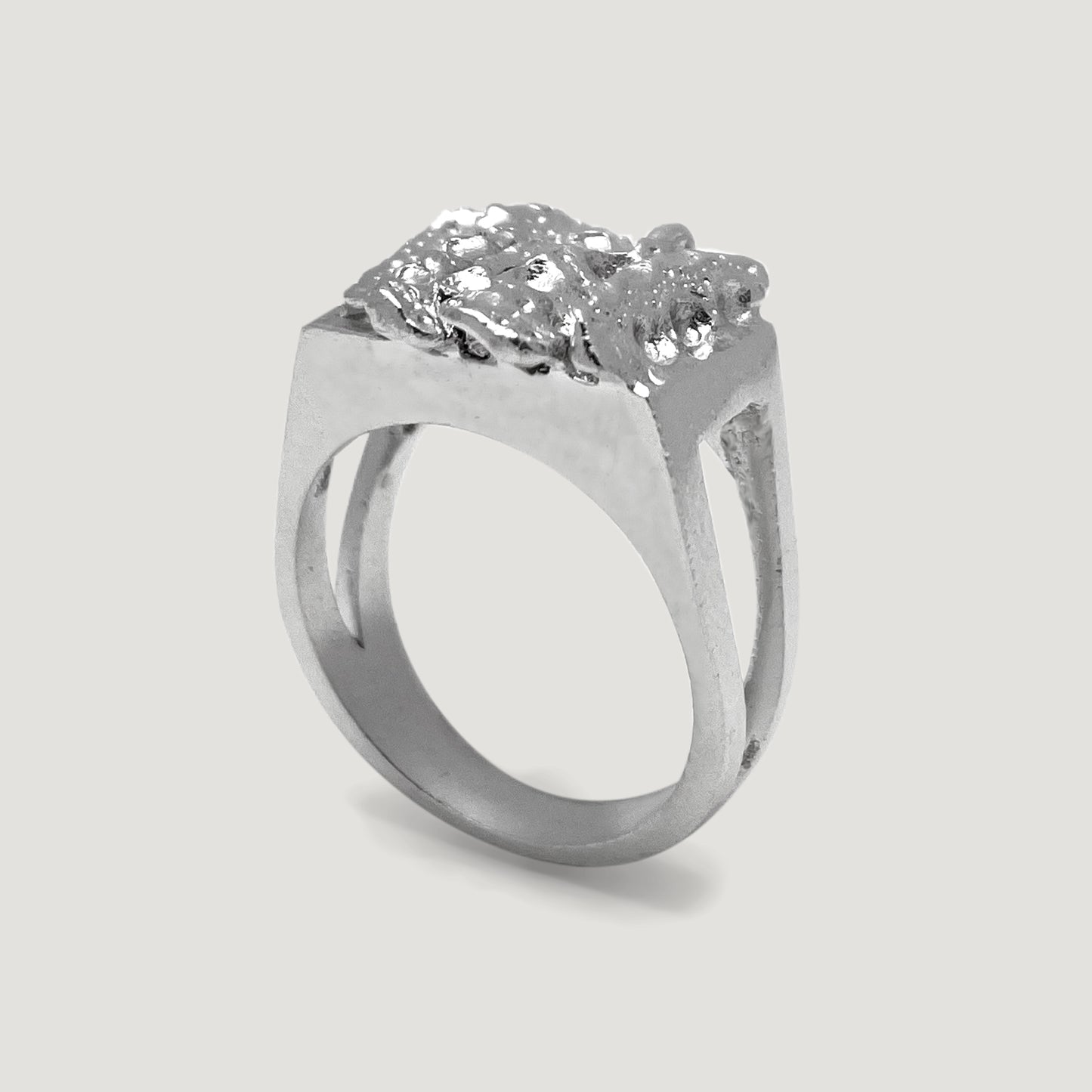 Unira Signet Ring